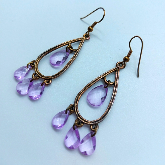 ⭐2 for $10⭐ Lilac tear drop earrings - Picture 1 of 3